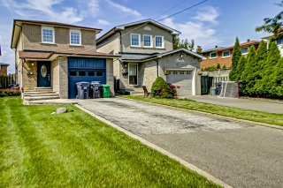 921 Toll Ct, Mississauga, ON L4W 3W9, Canada, ,  