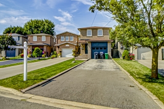 921 Toll Ct, Mississauga, ON L4W 3W9, Canada, ,  