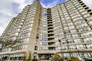 Unit 1705-7420 Bathurst St, Thornhill, ON L4J 6X4, Canada, ,  