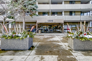 Unit 1015- 1320 Mississauga Vly Blvd, Mississauga, ON L5A 3R8, Canada, ,  