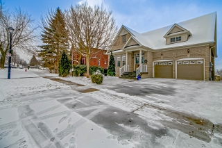 598 Foxcroft Blvd, Newmarket, ON L3X 1N4, Canada, ,  