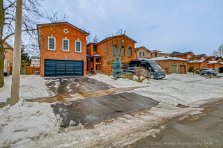 1977 Glenada Crescent, Oakville, ON L6H 4M7, Canada, ,  